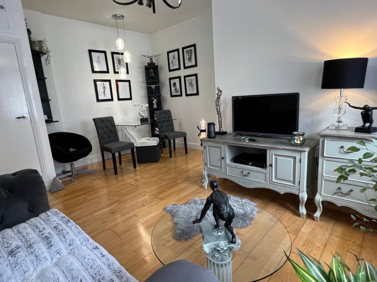 Lovely Apartment In Cork Esterno foto
